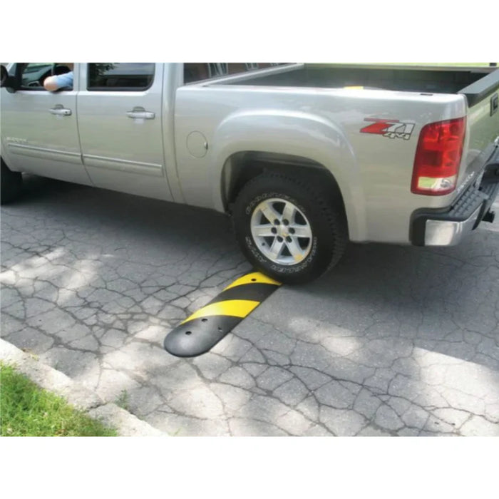 rubber-speed-bump-with-asphalt-mounting-hardware-4-long