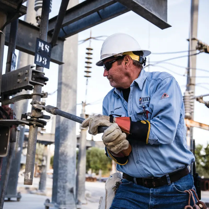 fr flame resistant clothing being worn on a oil and gas jobsite